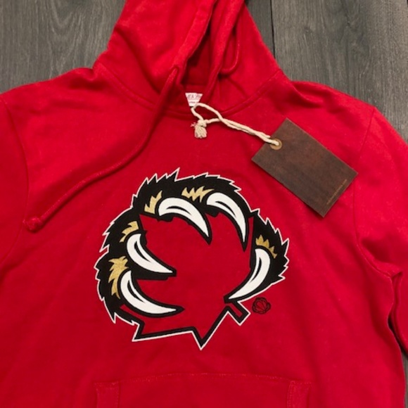 Mitchell & Ness Vancouver Grizzlies Leaf Grab Red Hoodie NWT - Picture 2 of 8